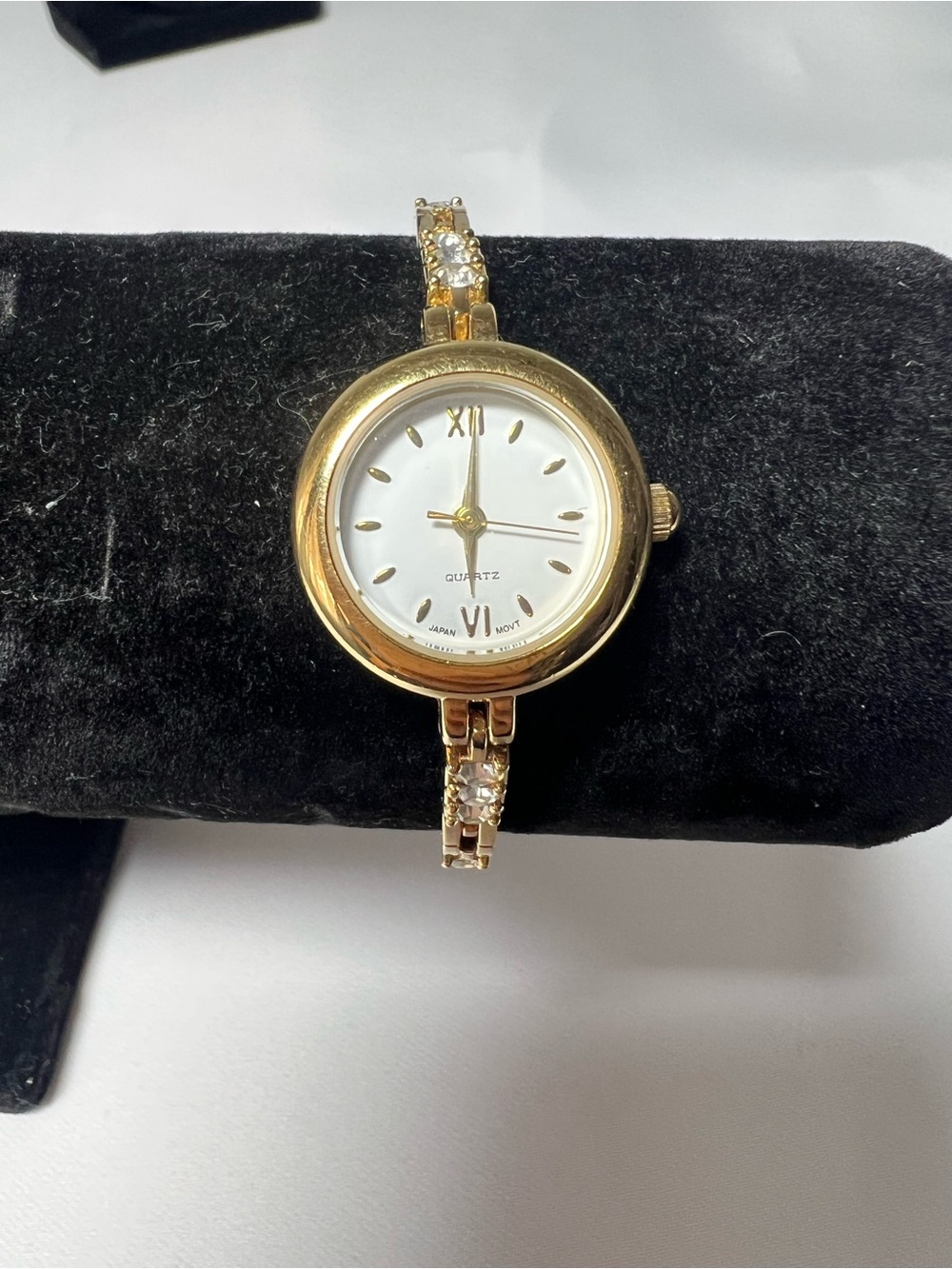 QUARTZ Watch Women Gold Tone Rhinestone Thin Band
Needs Battery